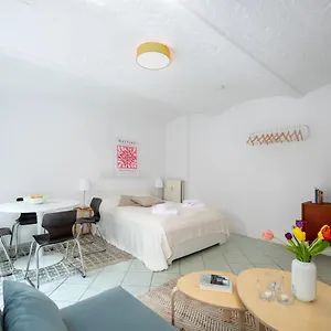  Apartment Hideaway With Terrace